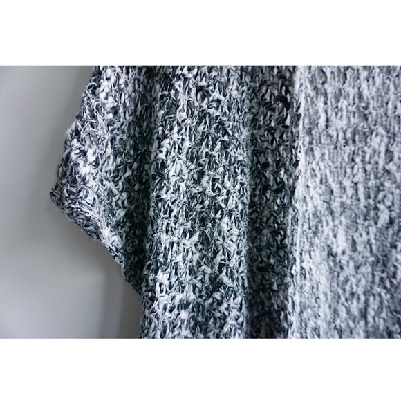 Abercrombie & Fitch Oversized Short Sleeve Sweater - Picture 2 of 8